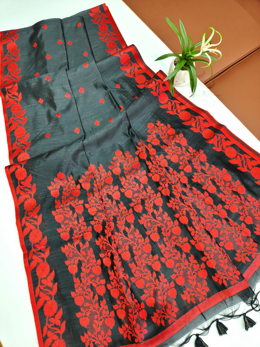 Tussar Raw Silk Floral Weaving Saree - BLACK