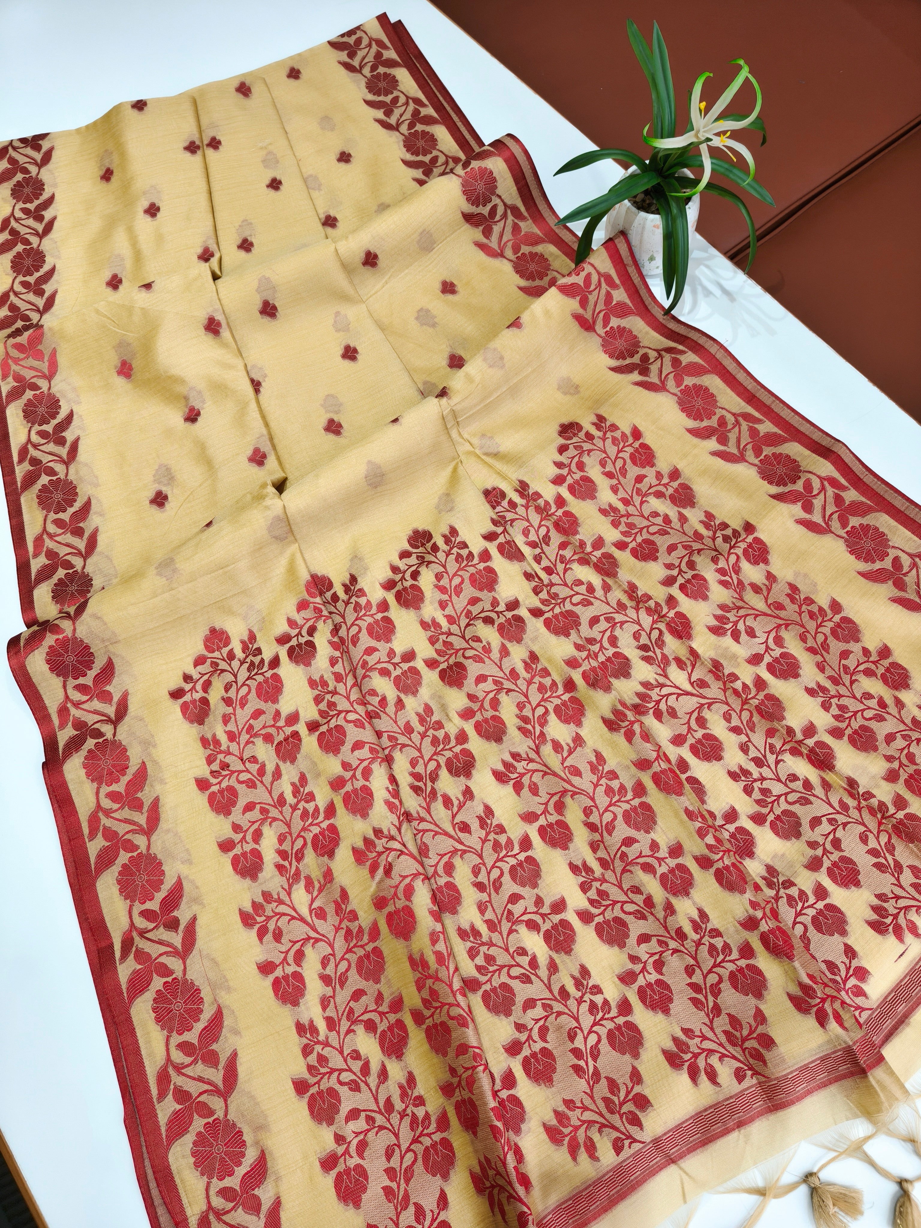 Tussar Raw Silk Floral Weaving Saree - CHIKU