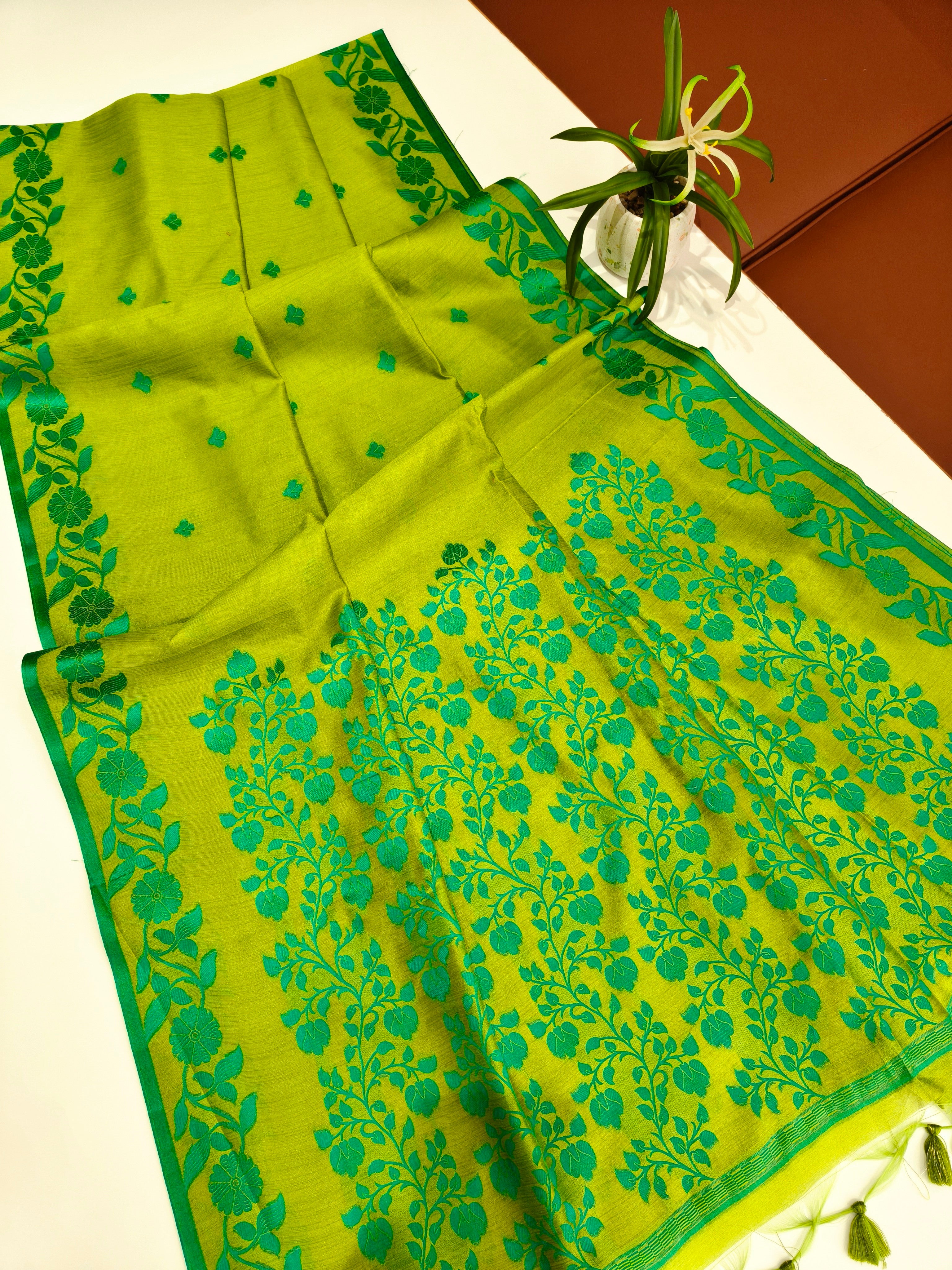 Tussar Raw Silk Floral Weaving Saree - GREEN