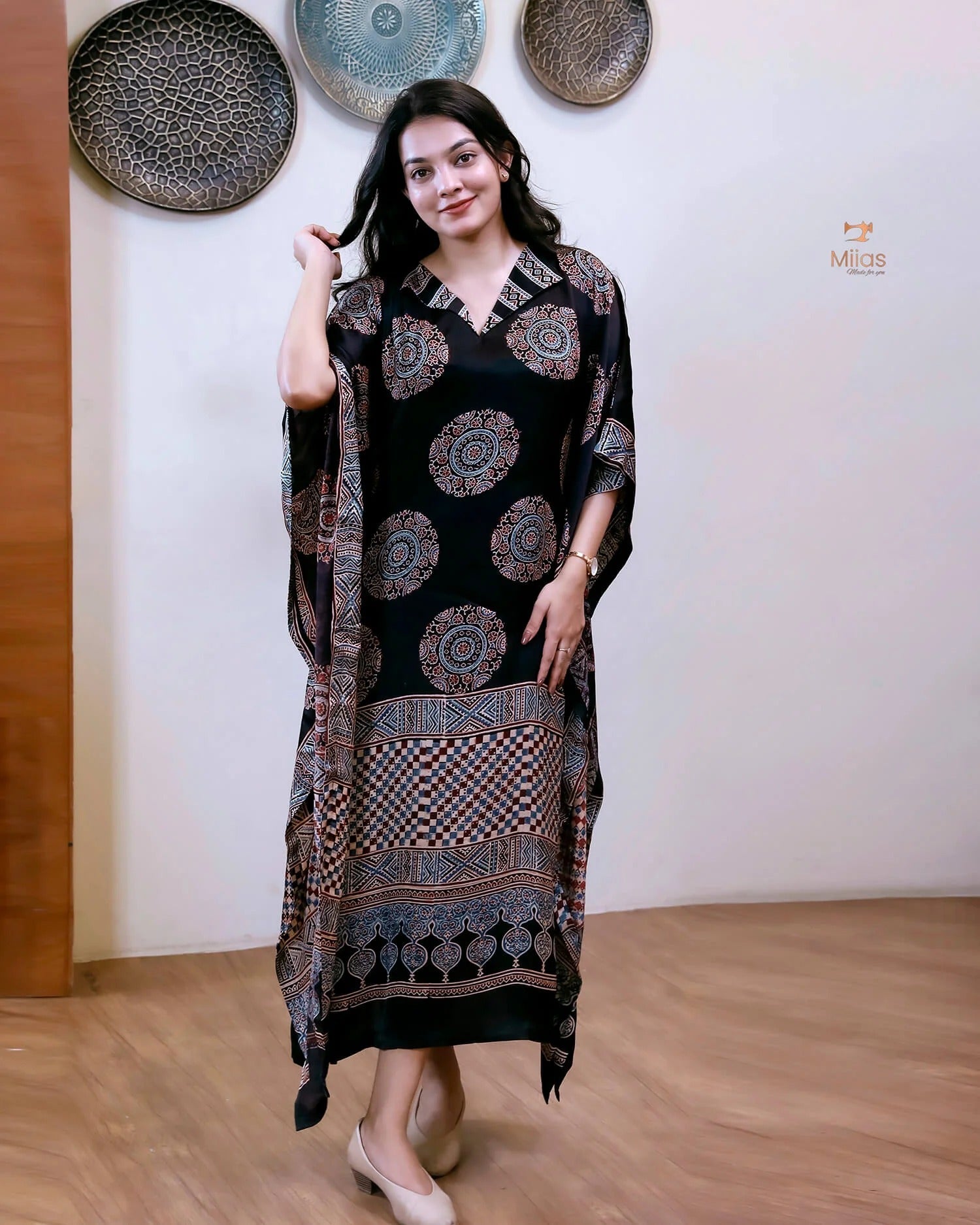 Modal   Silk   Kaftan   |   Folding   Collar   Flowing   Drape   |   Black