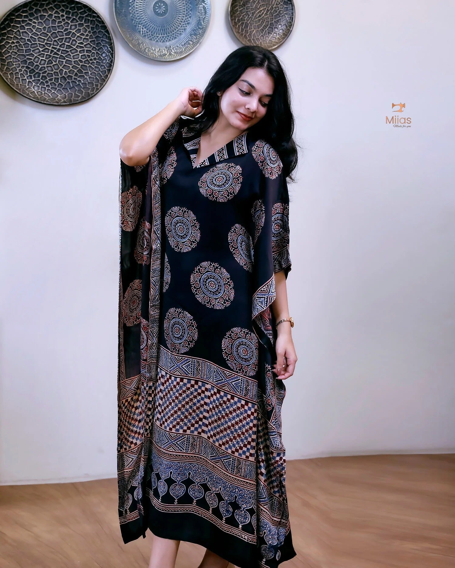 Modal   Silk   Kaftan   |   Folding   Collar   Flowing   Drape   |   Black