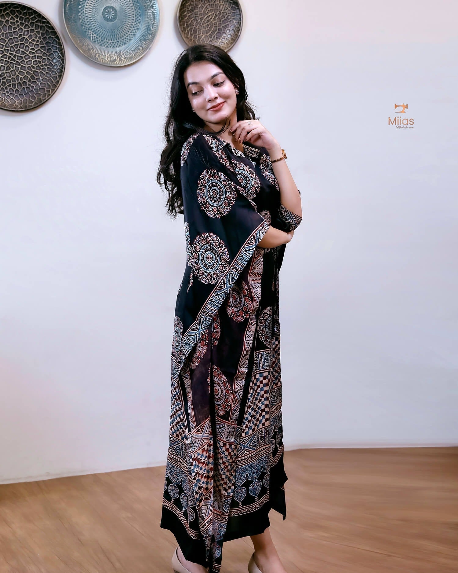 Modal   Silk   Kaftan   |   Folding   Collar   Flowing   Drape   |   Black